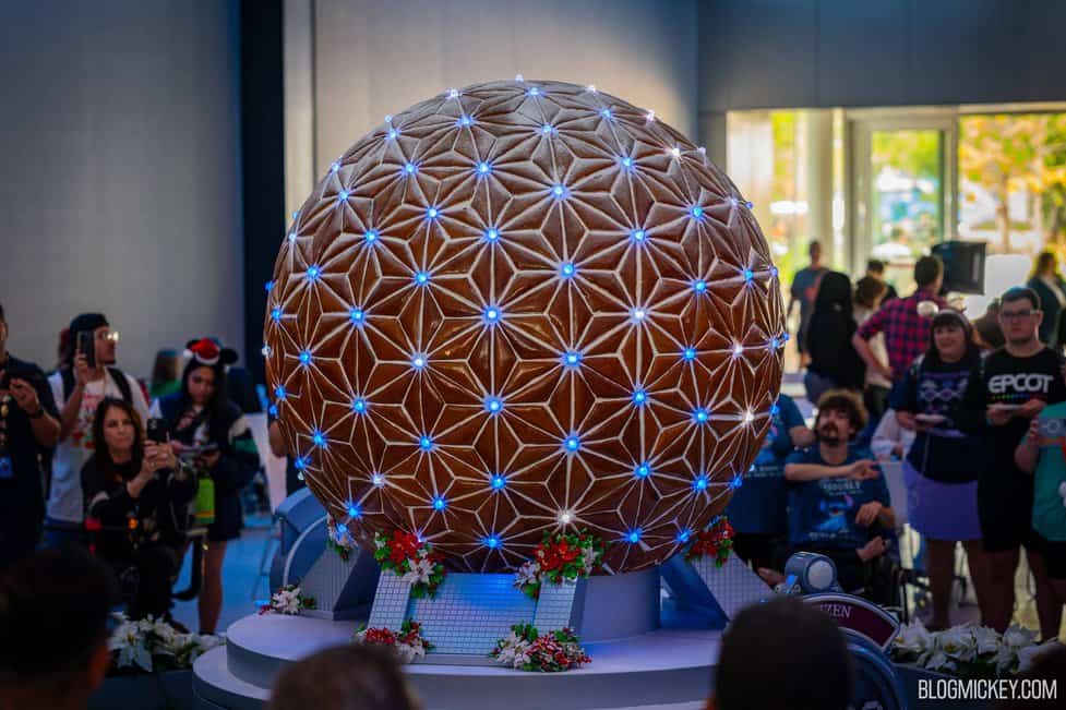 PHOTOS, VIDEO: Gingerbread Spaceship Earth Show Debuts for
